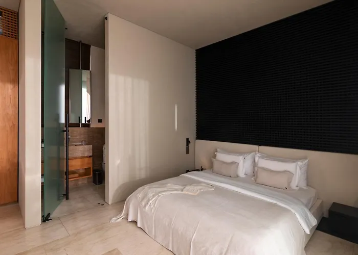 Lyvin Melasti Hotel *